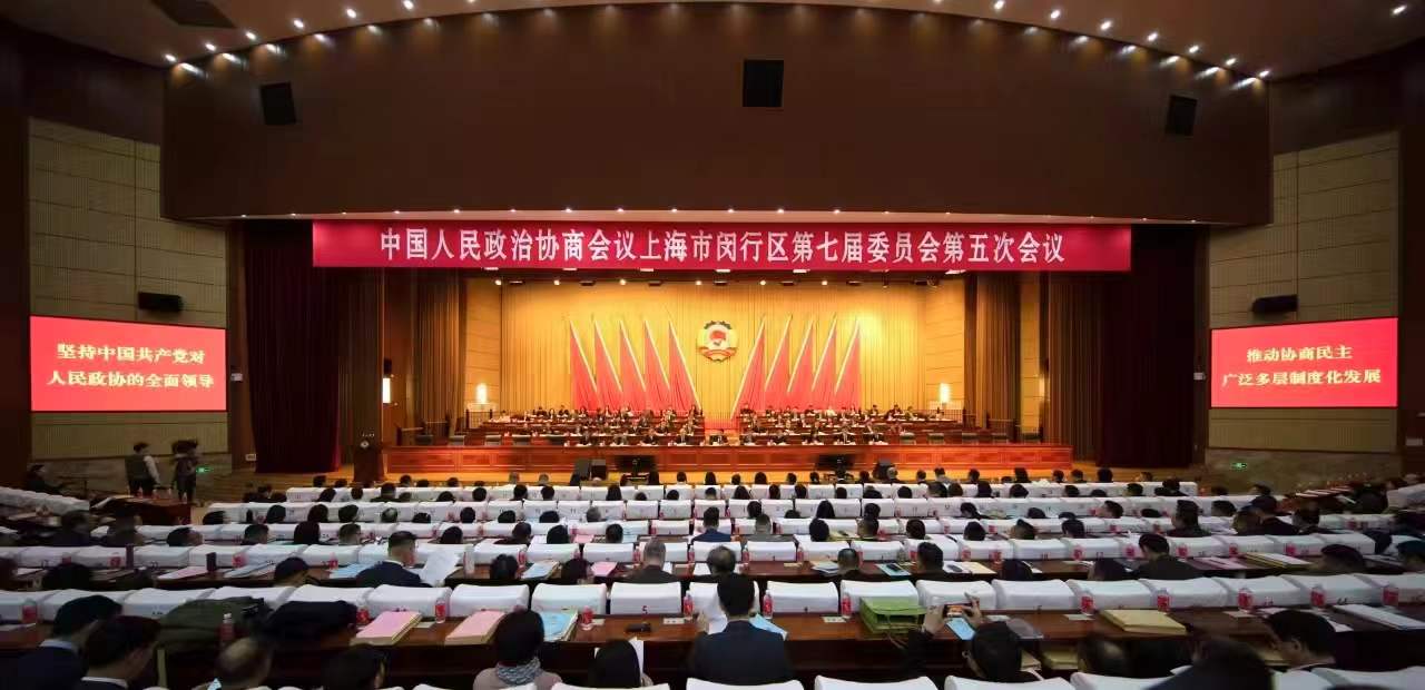 1月12-14日，政协上海市闵行区第七届委员会第五次会议顺利召开，吉尔旗下护肤品牌吉美佳尔再次亮相“委员集市”，多款温和有效的科技护肤产品,藏着对肌肤健康的用心，深受政协委员们喜爱，成为“委员集市”的亮点。吉尔总经理周敏现场讲解产品的研发理念与核心优势。 此次亮相委员集市，吉美佳尔不仅展示了品牌成果，更借此机会倾听委员建议、了解大众需求，为未来产品创新与服务优化积累宝贵经验。